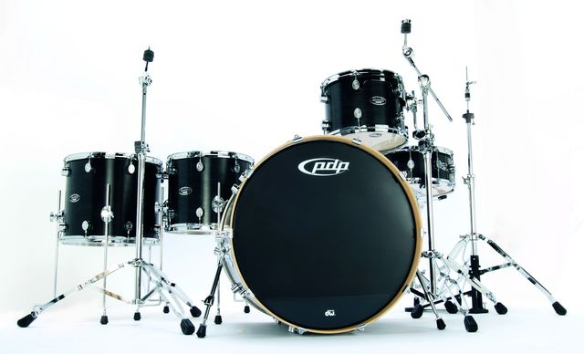 blank The all-maple shell is more than able to compete with the bass drum, but also works well at lesser volumes